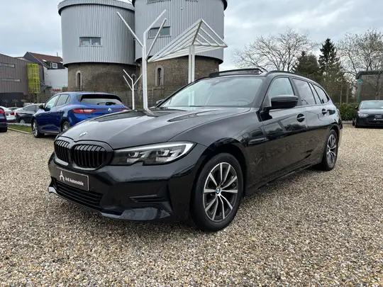 BMW 318 Touring dA *CARPLAY*TOIT OUV+PANO*PARK ASSIST*GARANTIE*