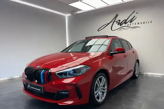 BMW 118 iA *PACK M*CARPLAY*TOIT OUV*1ER PROPRIO*GARANTIE*